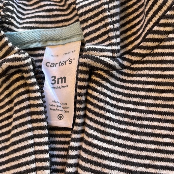🍁 Carters Zip up Hoodie - Picture 3 of 3